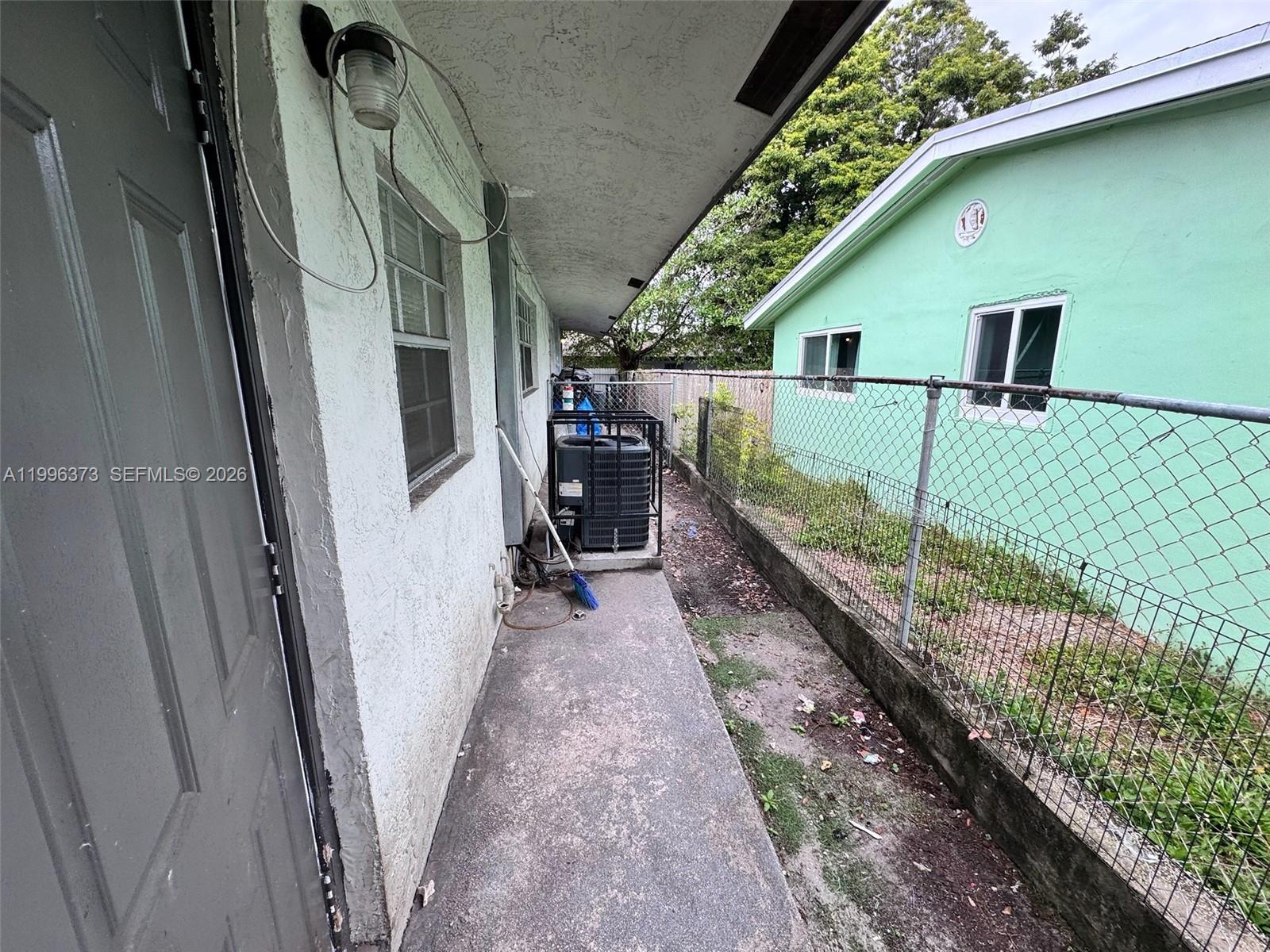 COLLEGE TRACT - Residential Lease