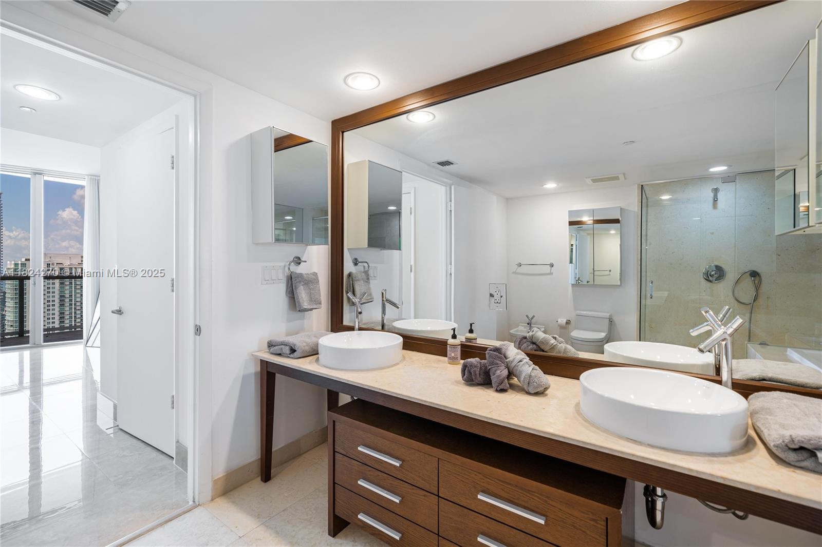 ICON BRICKELL NO TWO - Residential