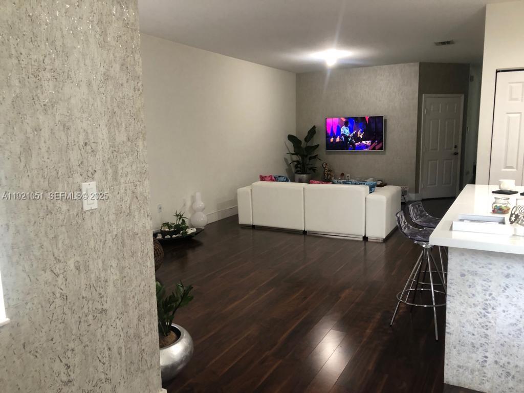 RESERVE AT DORAL WEST - Residential Lease