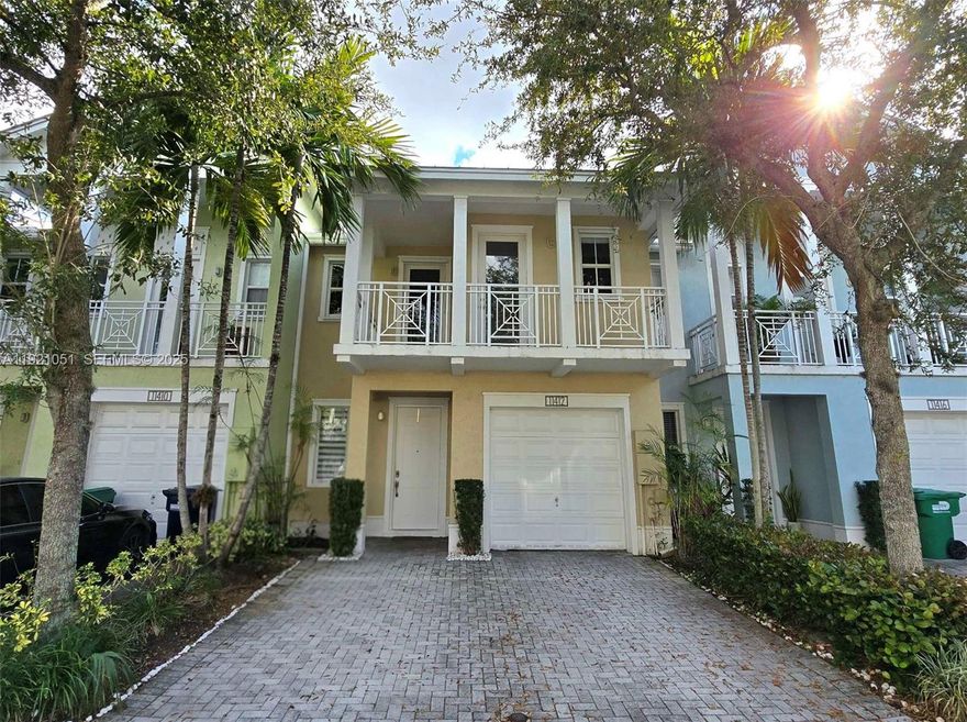 GORGEOUS 2 STORY DORAL TOWNHOUSE, PRISTINE CONDITION. RESERVE AT DORAL WEST. 3 BEDROOMS/2.5 BATHS + LOFT/DEN/HOME OFFICE AREA + 1 CAR GARAGE. BRIGHT/SPACIOUS LAYOUT. HI CEILINGS. SEPARATE LIVING ROOM, FAMILY ROOM + FORMAL DINING. OPEN/MODERN KITCHEN: QUARTZ C-TOPS, S/S APPLIANCES, UPGRADED STONE ON ISLAND. OVERSIZED MASTER BEDROOM, 2 WALKIN CLOSETS + ENSUITE BATH. 2 BALCONIES. LAUNDRY RM W/ WASHER/DRYER, POOL,GYM,CLUBHOUSE,KIDS PLAYGROUND, PARK, RESTAURANTS, SUPERMARKETS, SHOPPING. EASY ACCESS TO TURNPIKE, 826/836.