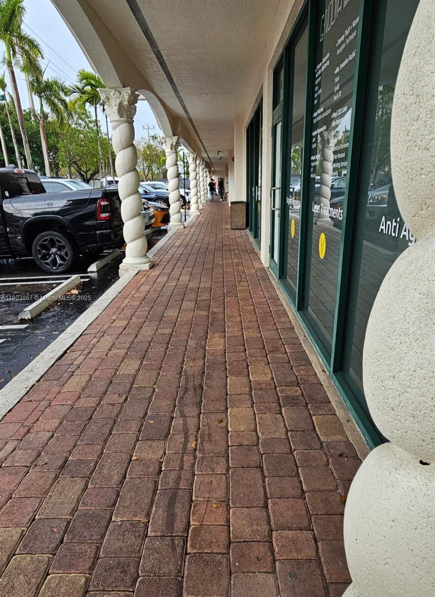 Be your own Boss,!! Stylish salon suite Available now!! Professional looking space to grow your business!! prime location, restroom and free parking for the customer. Close to major highways .