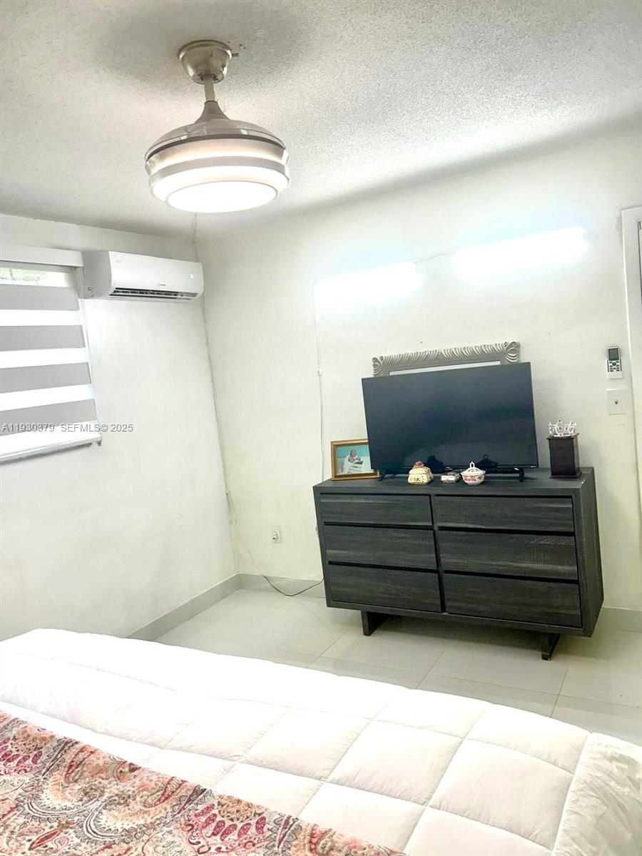 MAR-LEN GARDENS NO 10 COR - Residential