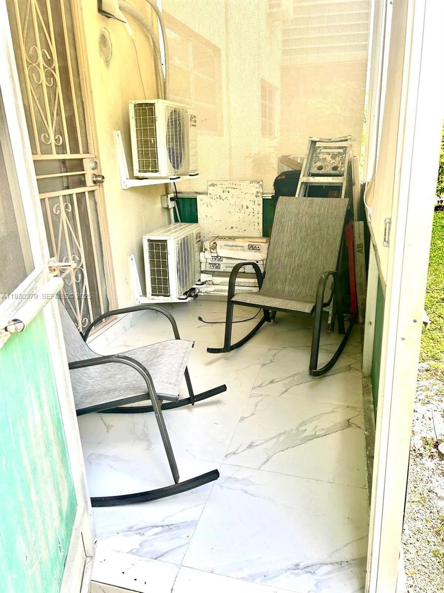 MAR-LEN GARDENS NO 10 COR - Residential