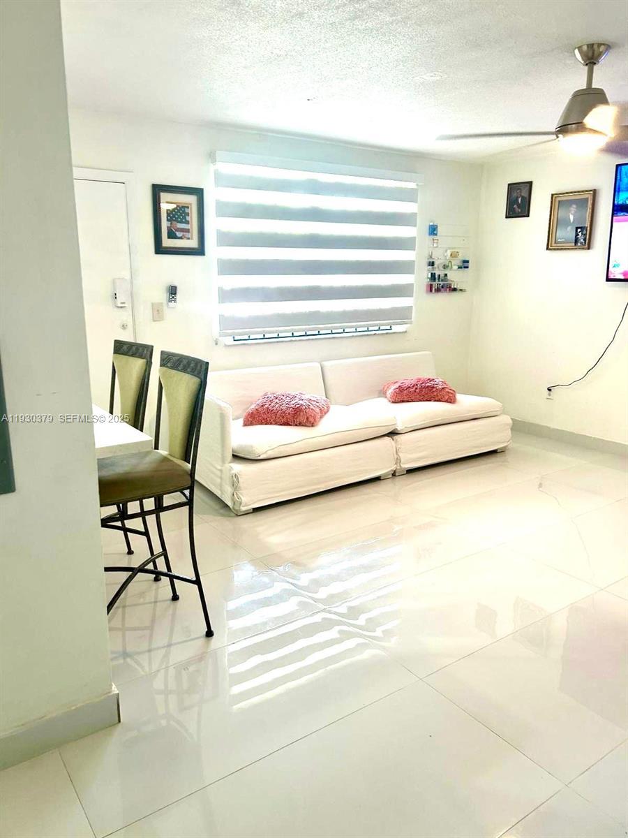 MAR-LEN GARDENS NO 10 COR - Residential