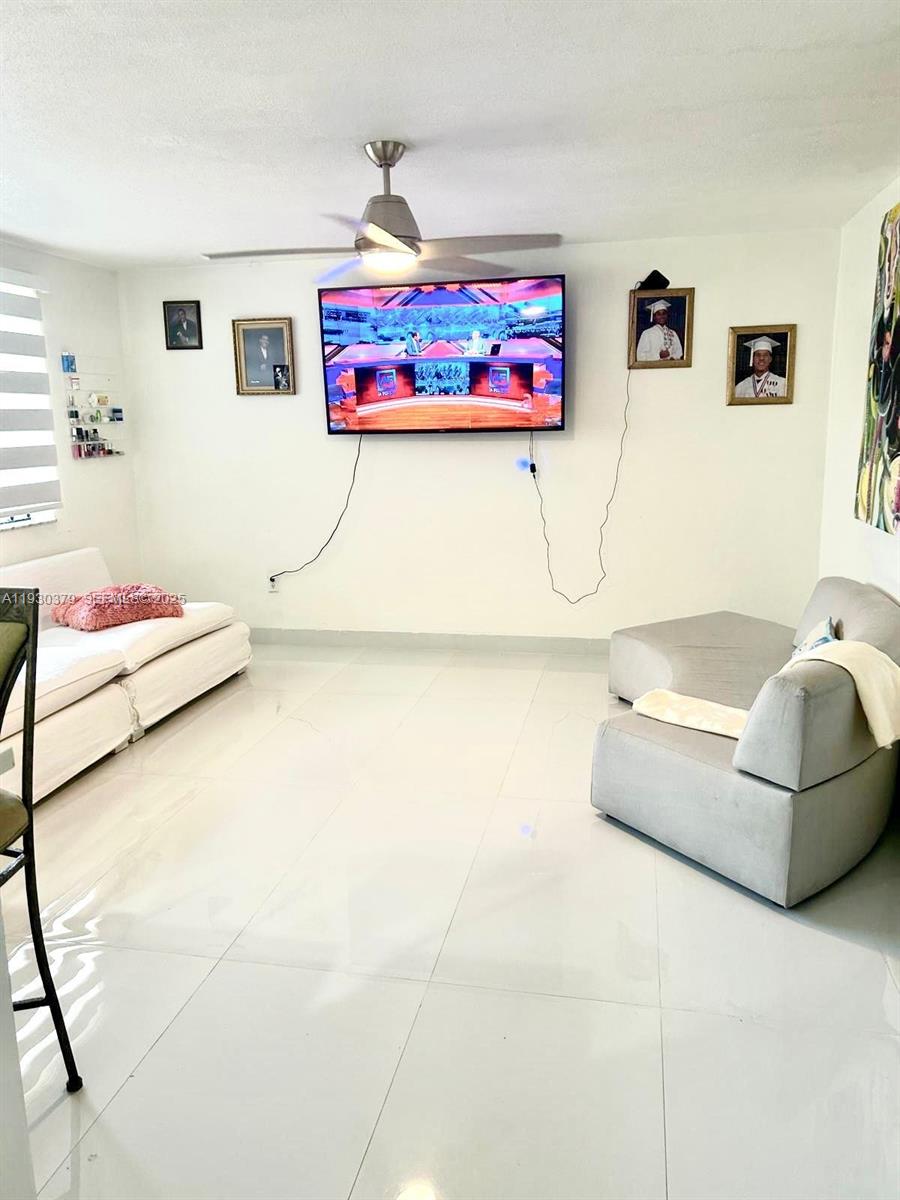 MAR-LEN GARDENS NO 10 COR - Residential