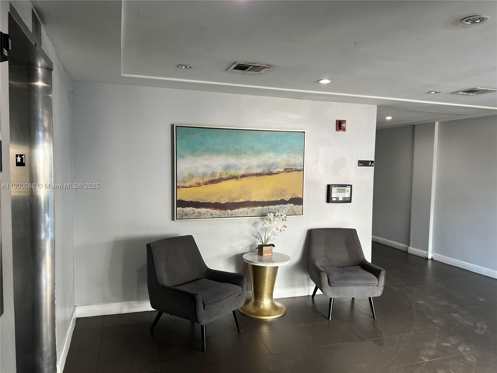 LINCOLN TOWERS CONDO - Residential Lease