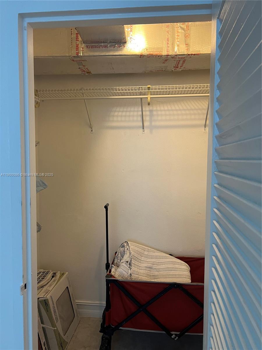 LINCOLN TOWERS CONDO - Residential Lease