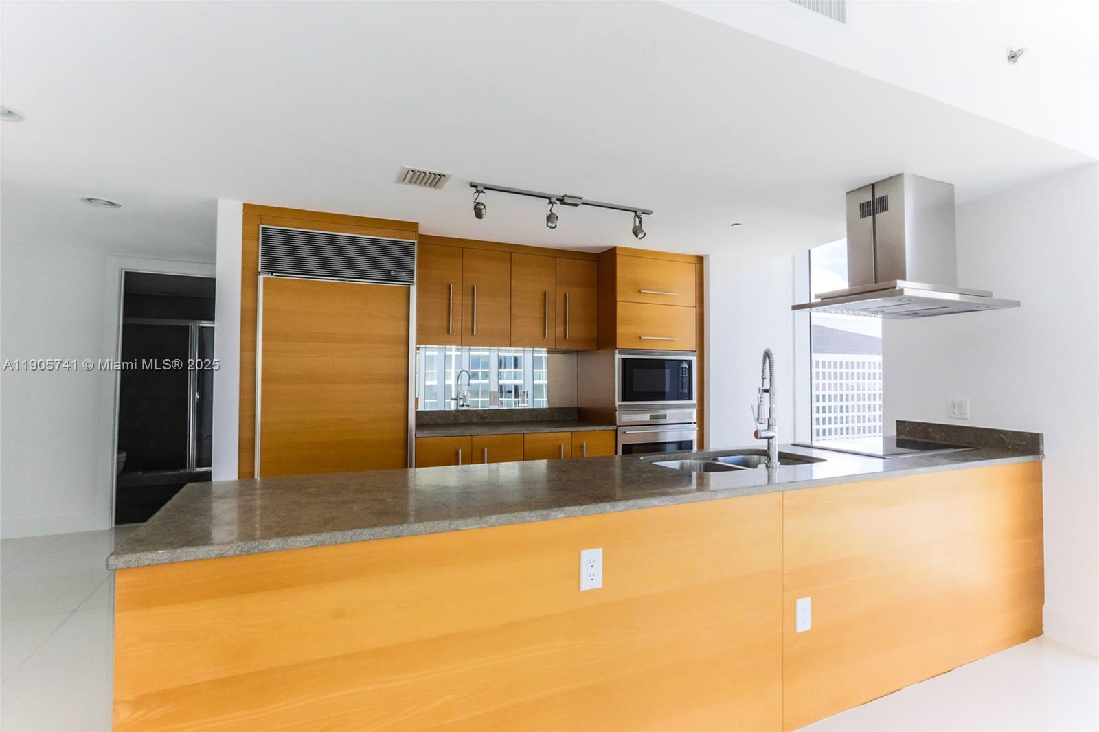 View photos, virtual tours, details... 495 Brickell Ave 1710
