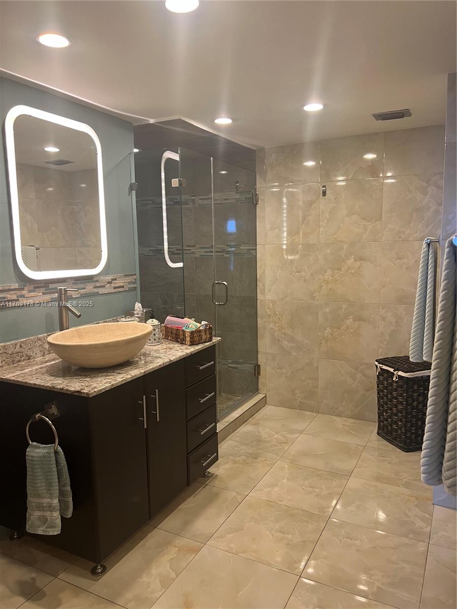 ALLINGTON TOWERS NORTH CO - Residential