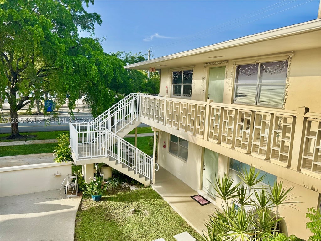 Photo of 3500 Harrison St #12, Hollywood, FL 33021 (MLS # A12054913)