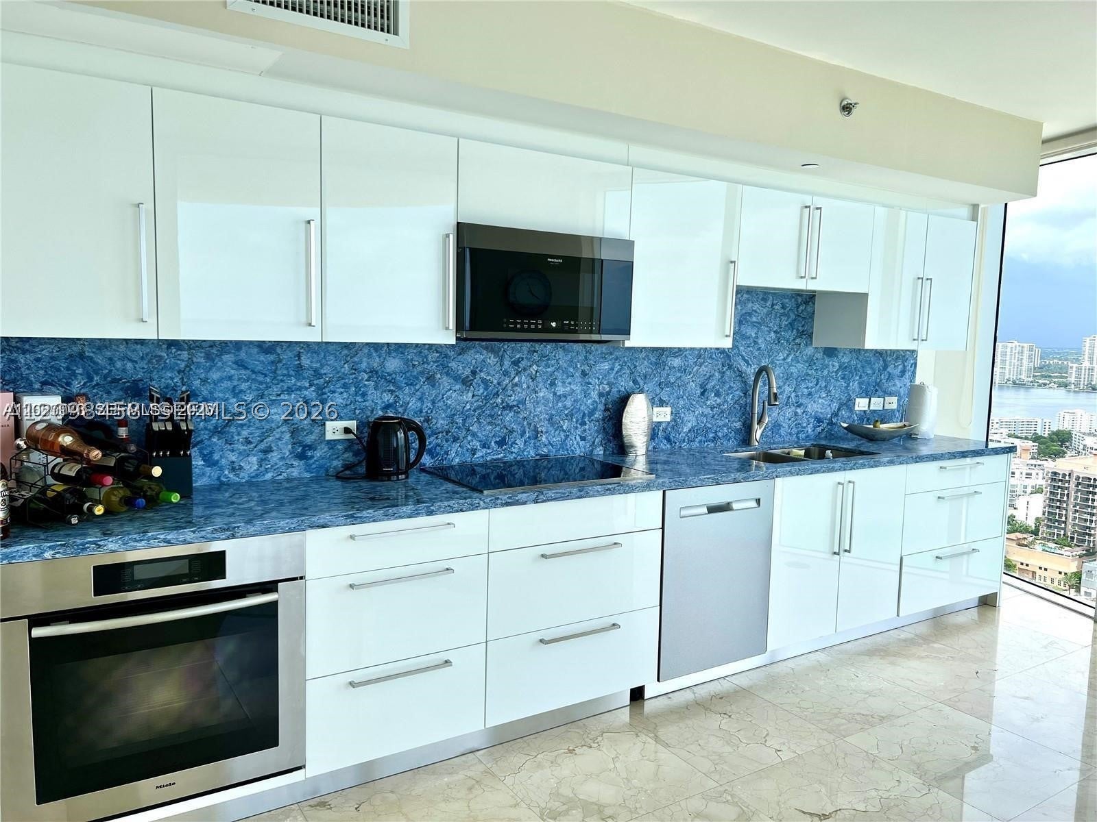 17201 Collins Ave 3501