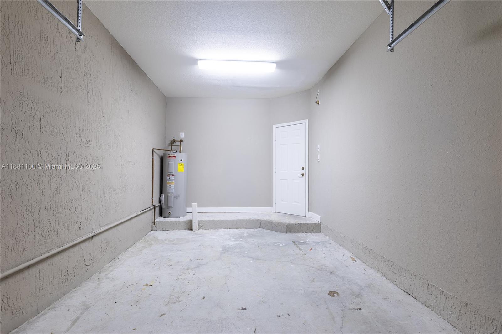 ISLANDS AT DORAL 1ST ADDN - Residential