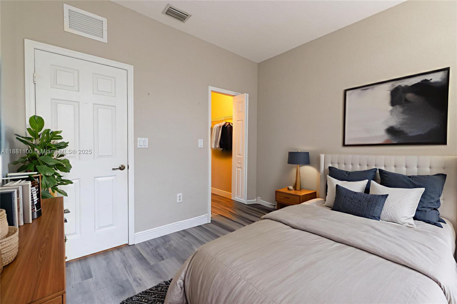 ISLANDS AT DORAL 1ST ADDN - Residential