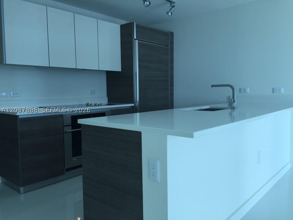 Photo 1 of 24 — 1100 S MIAMI AVE 3811, Miami, FL 33130