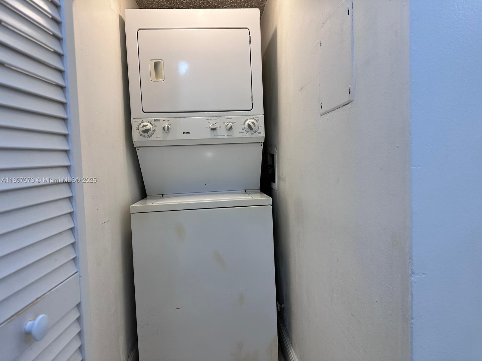 CORAL POINTE TOWNHOMES CO - Residential Lease