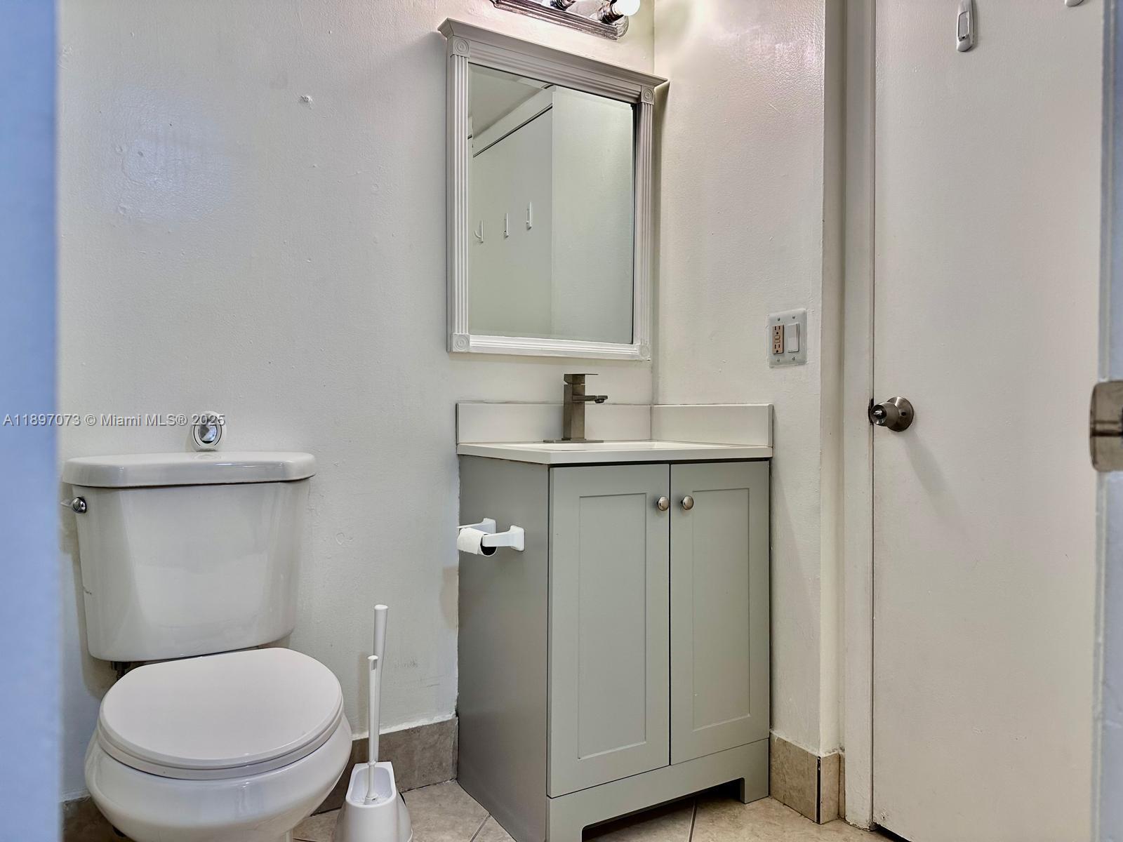 CORAL POINTE TOWNHOMES CO - Residential Lease