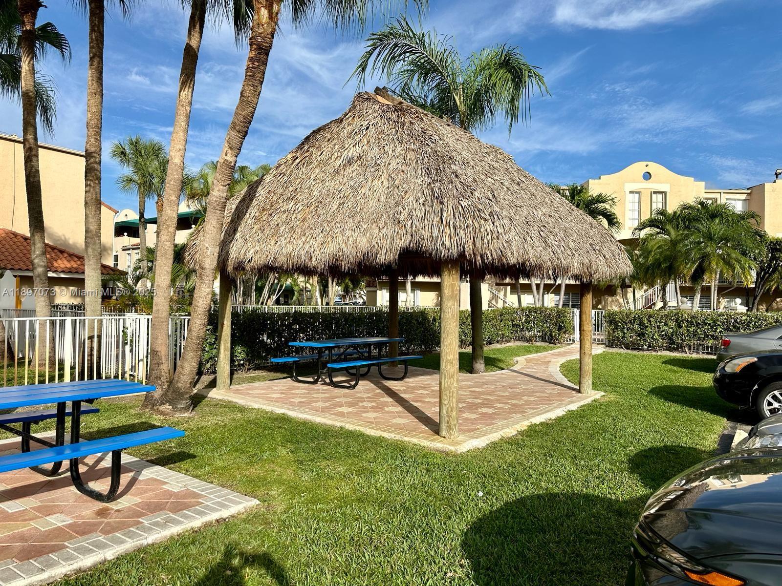 CORAL POINTE TOWNHOMES CO - Residential Lease