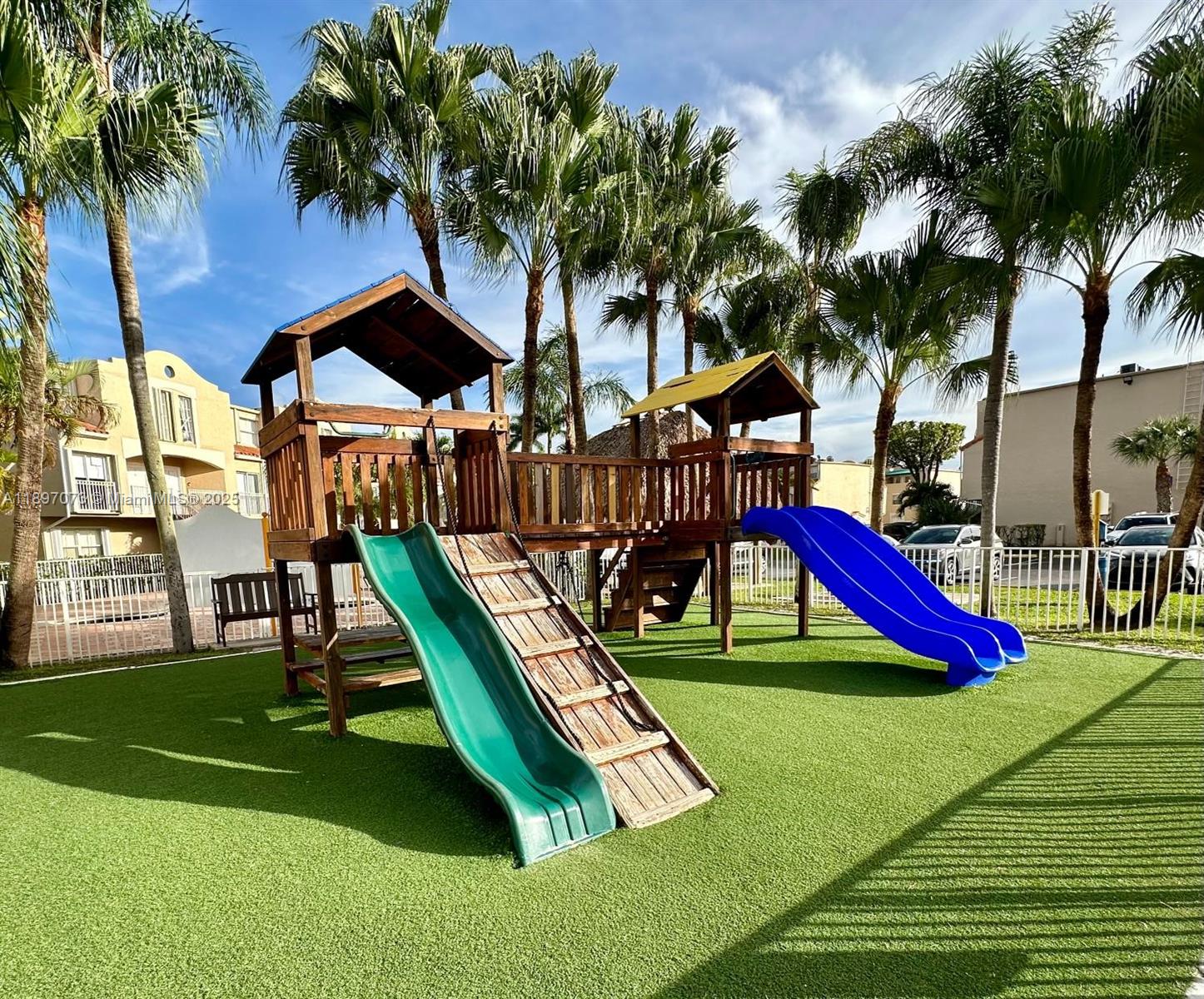 CORAL POINTE TOWNHOMES CO - Residential Lease