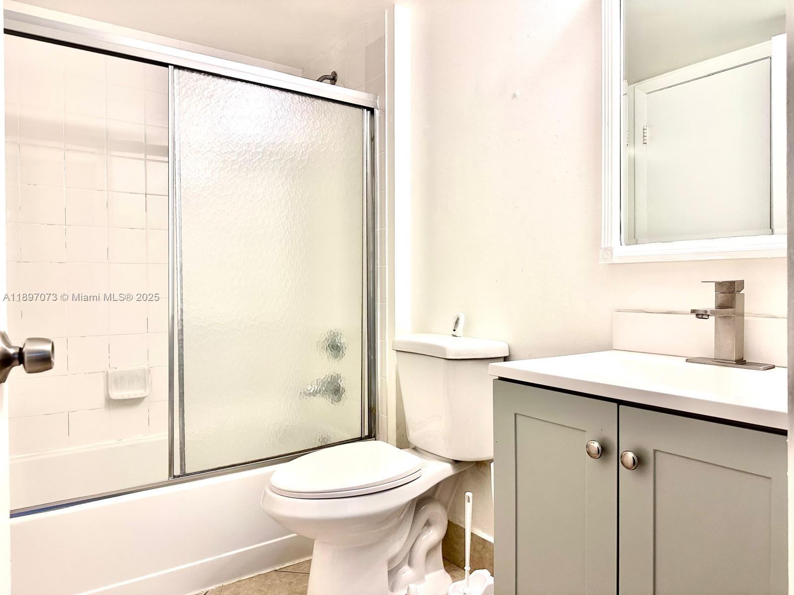 CORAL POINTE TOWNHOMES CO - Residential Lease