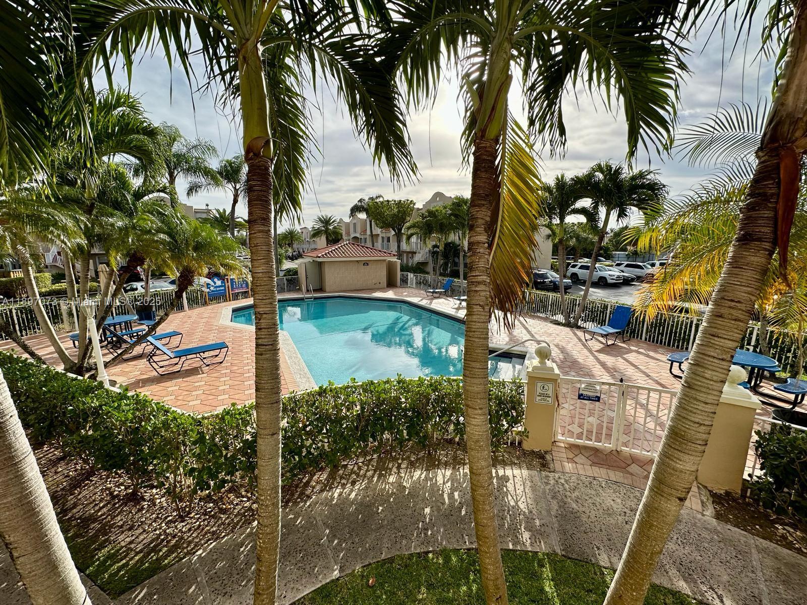 CORAL POINTE TOWNHOMES CO - Residential Lease