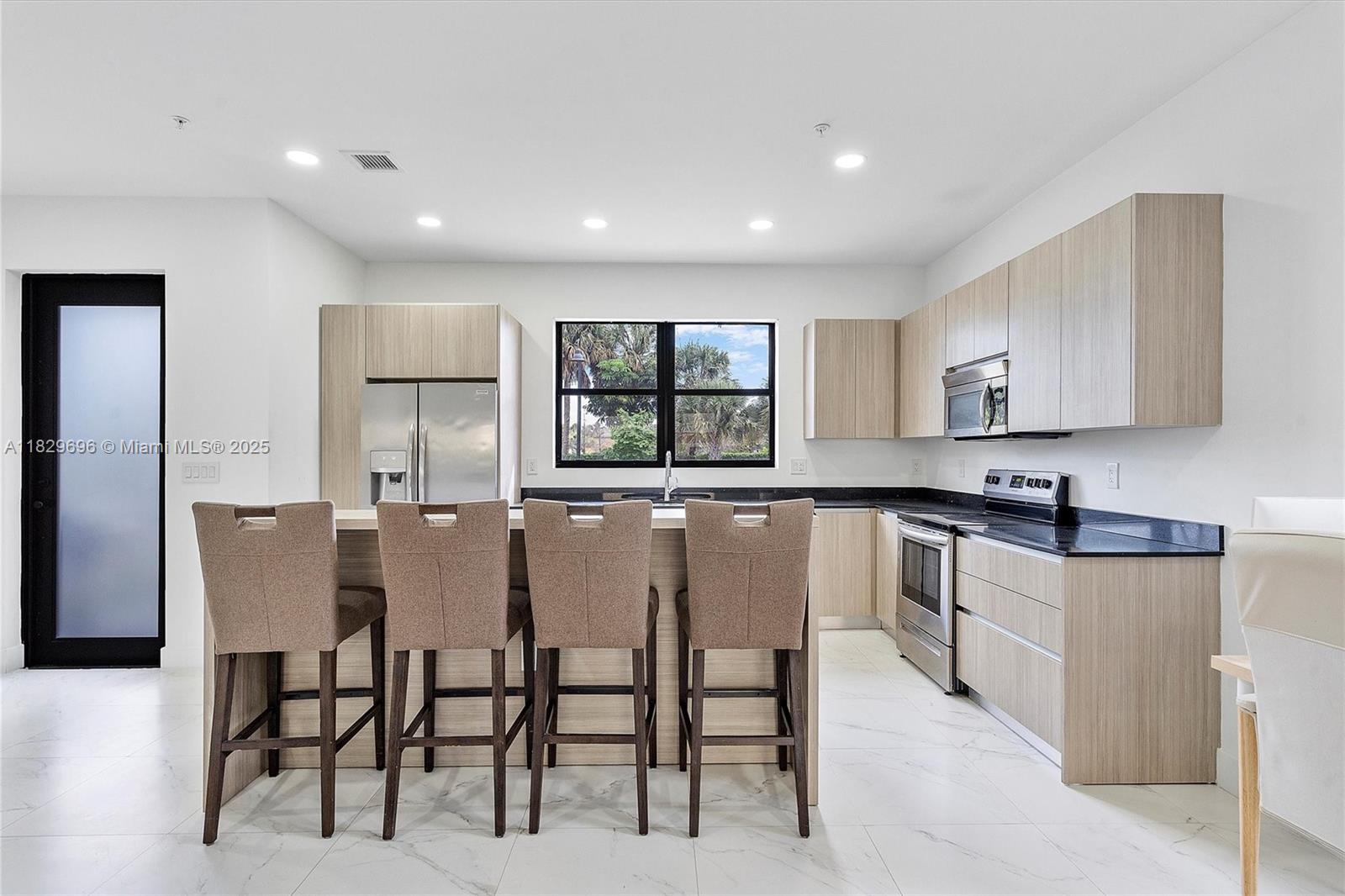 3674 SW 61st Ter, Miramar, FL, 33023/$449,900 4 3674 SW 61st Ter