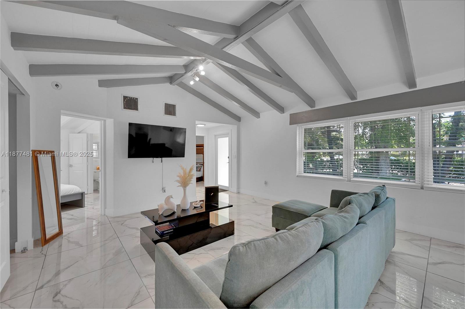 MIAMI SHORES SEC 1 AMD - Residential Lease