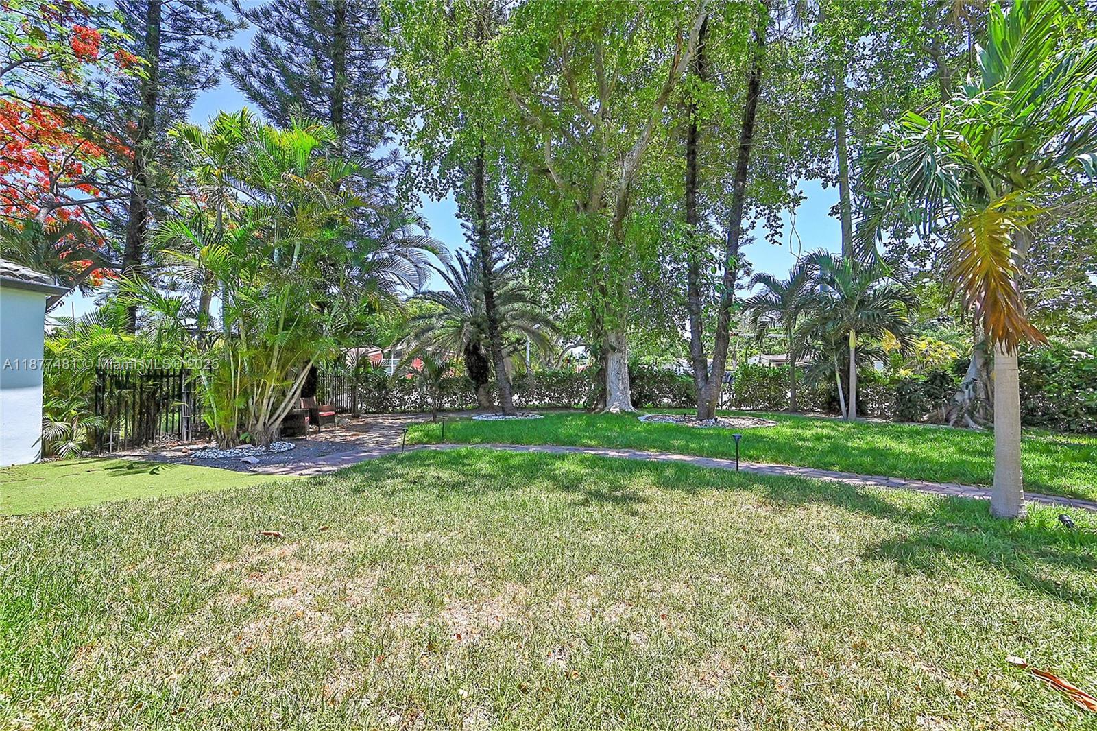 MIAMI SHORES SEC 1 AMD - Residential Lease