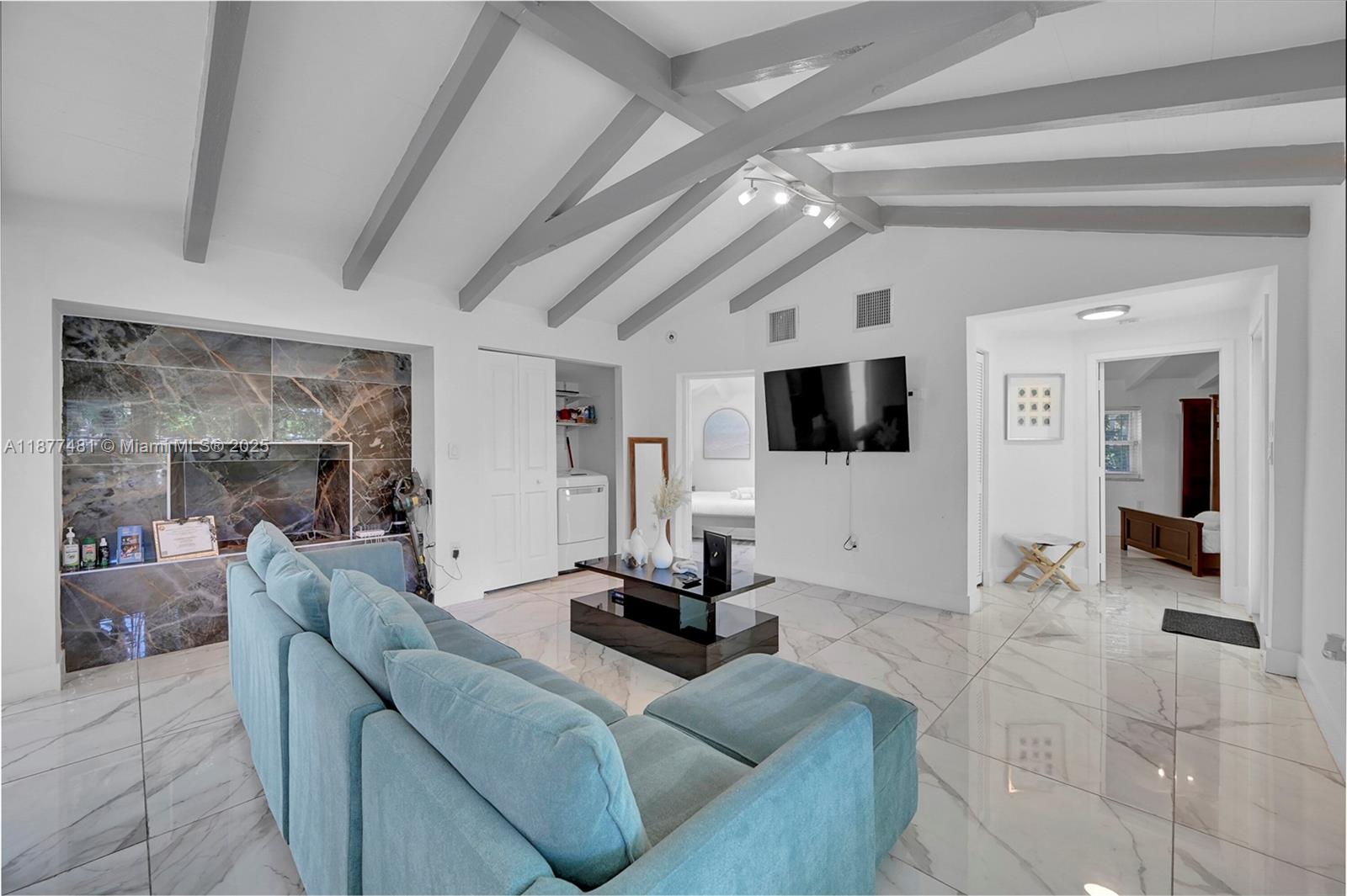 MIAMI SHORES SEC 1 AMD - Residential Lease