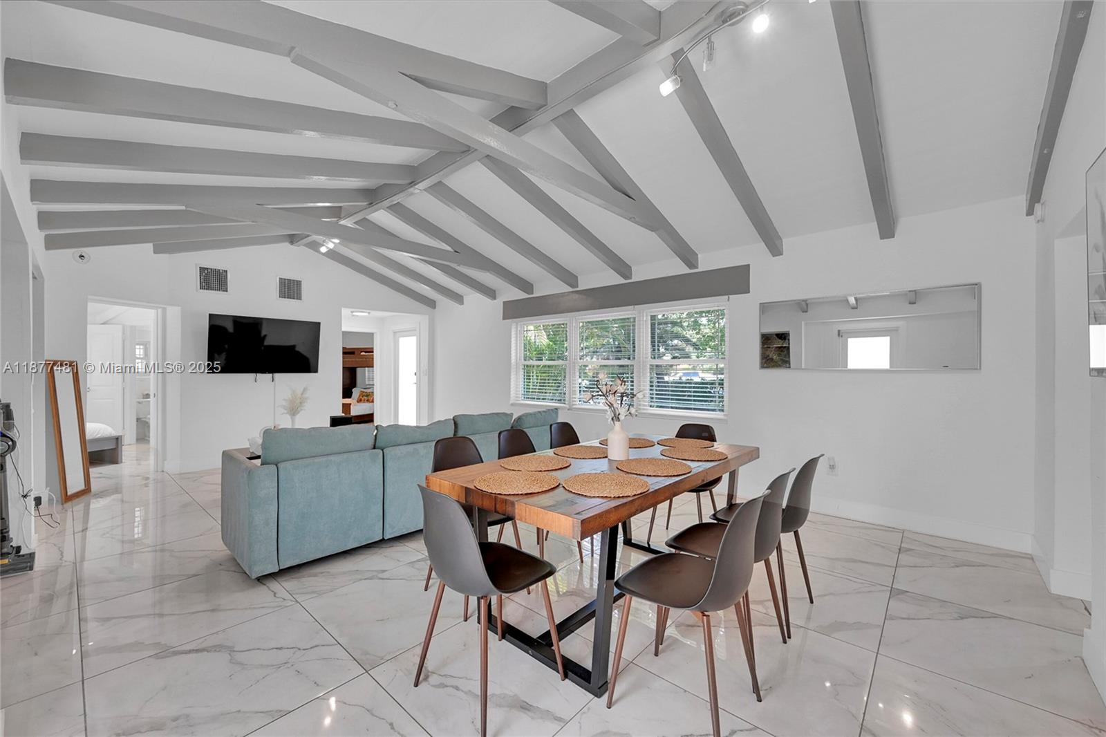 MIAMI SHORES SEC 1 AMD - Residential Lease