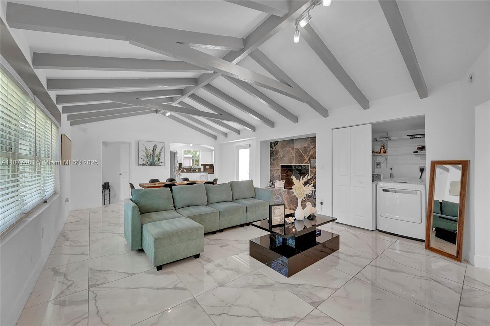 MIAMI SHORES SEC 1 AMD - Residential Lease