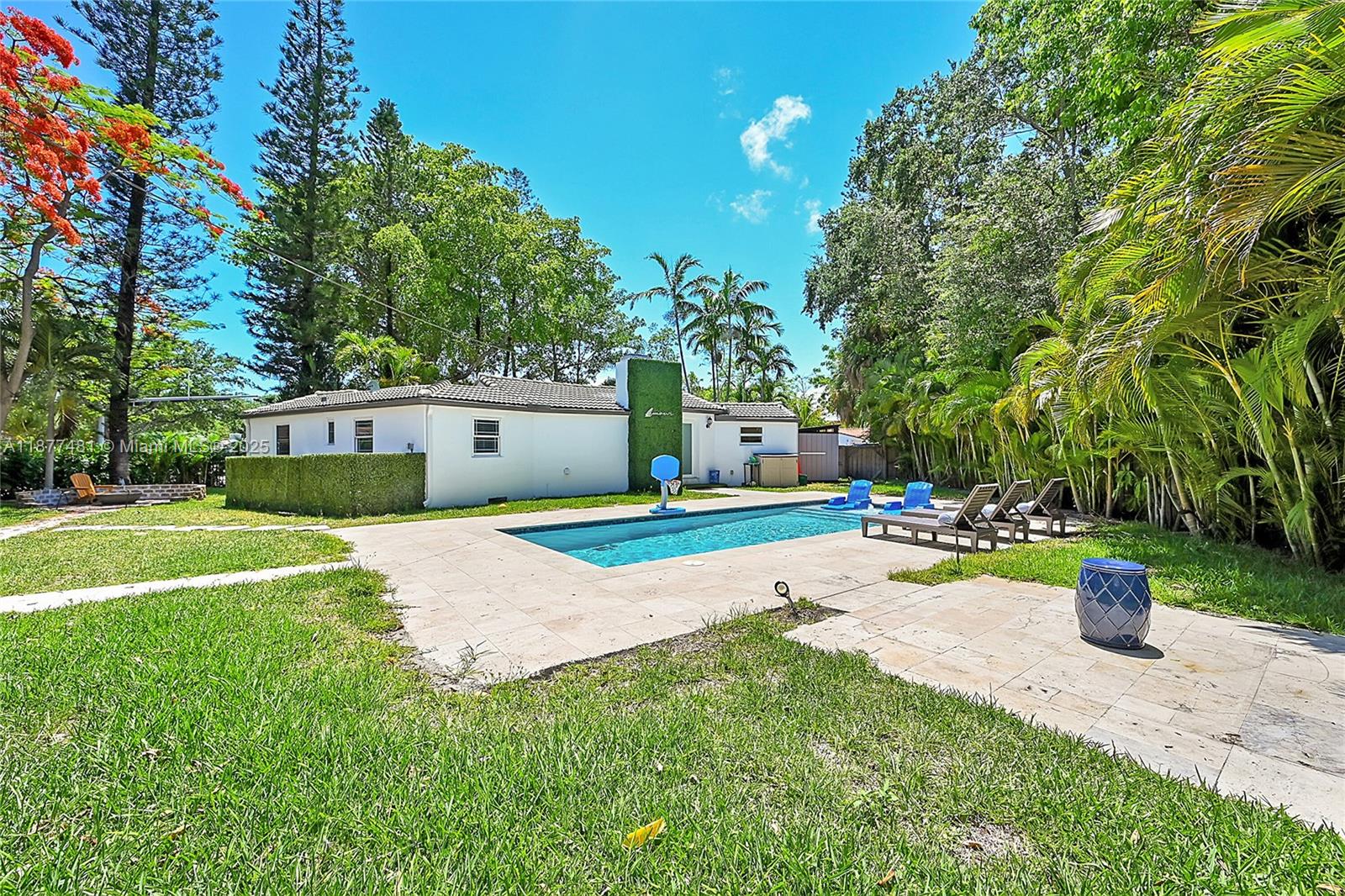 MIAMI SHORES SEC 1 AMD - Residential Lease