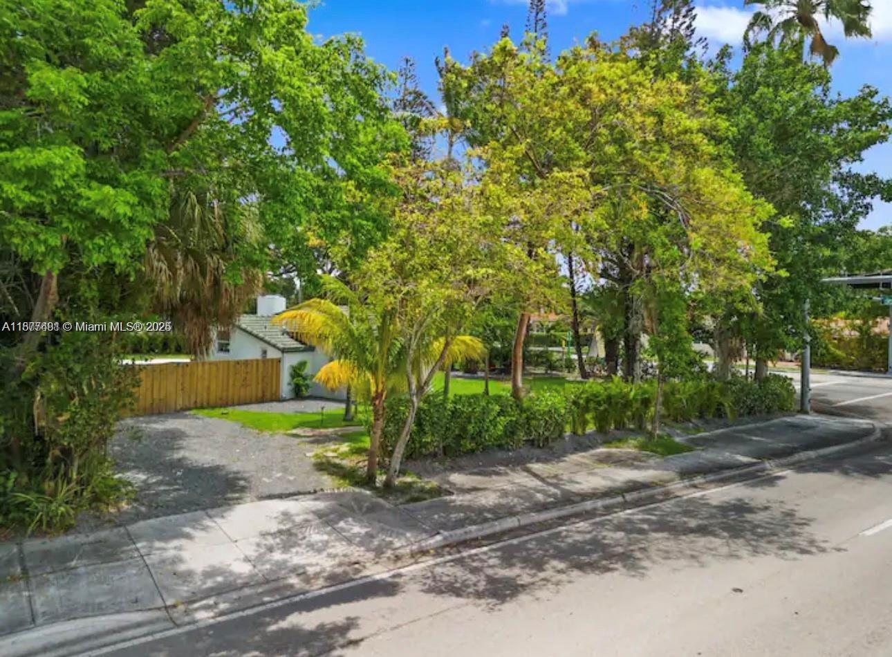 MIAMI SHORES SEC 1 AMD - Residential Lease
