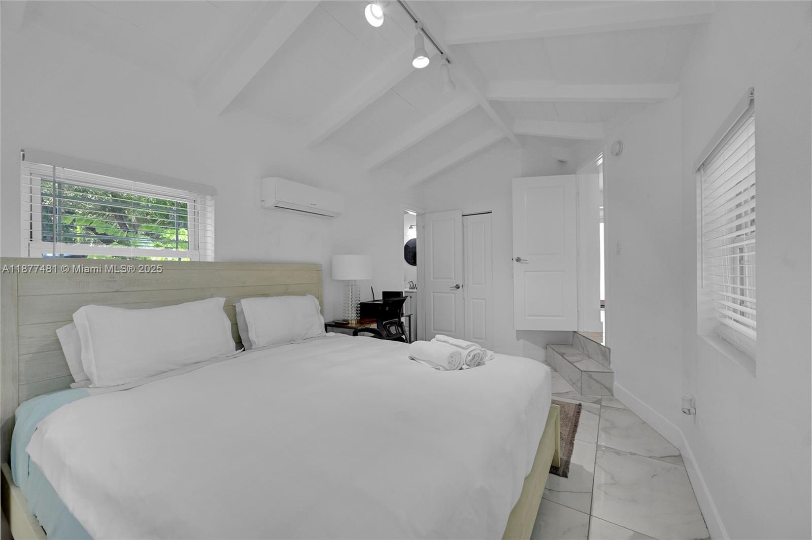 MIAMI SHORES SEC 1 AMD - Residential Lease