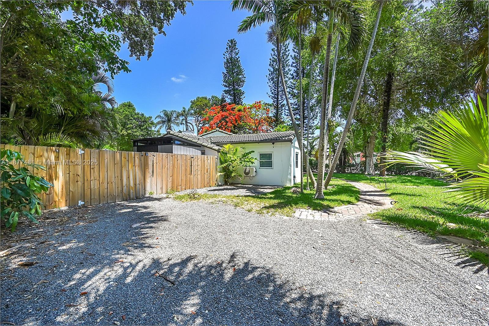 MIAMI SHORES SEC 1 AMD - Residential Lease