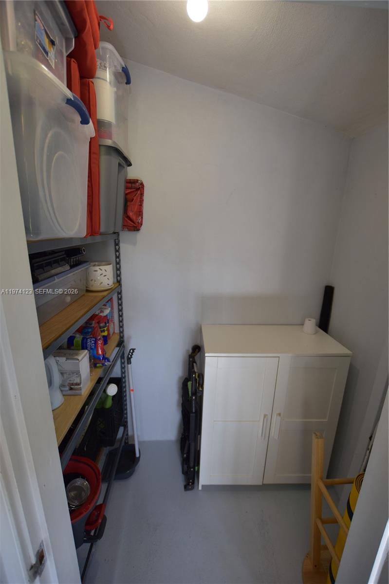 CRESTHAVEN VILLAS CONDO 3 - Residential