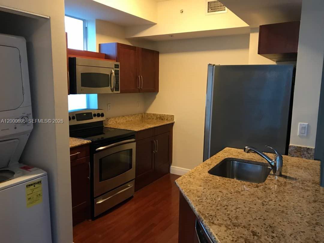 DOWNTOWN DADELAND CONDO N - Residential Lease