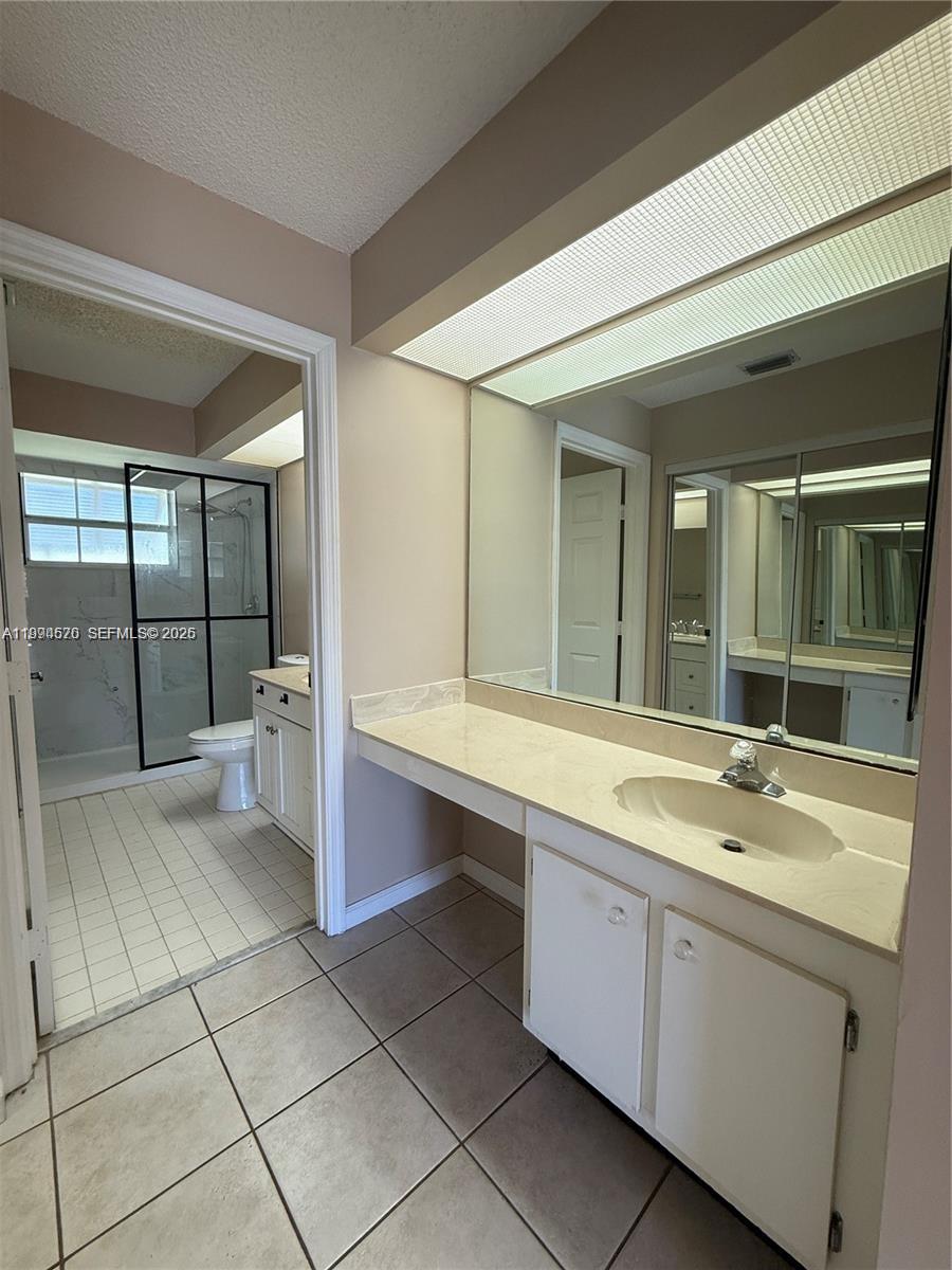 KEYS-GATE NO 1 - Residential Lease