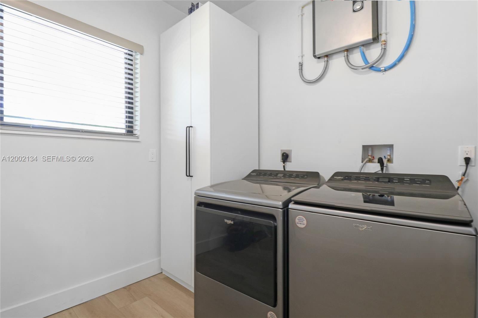 LAUDERDALE PARK 6-33 1/2 - Residential Lease