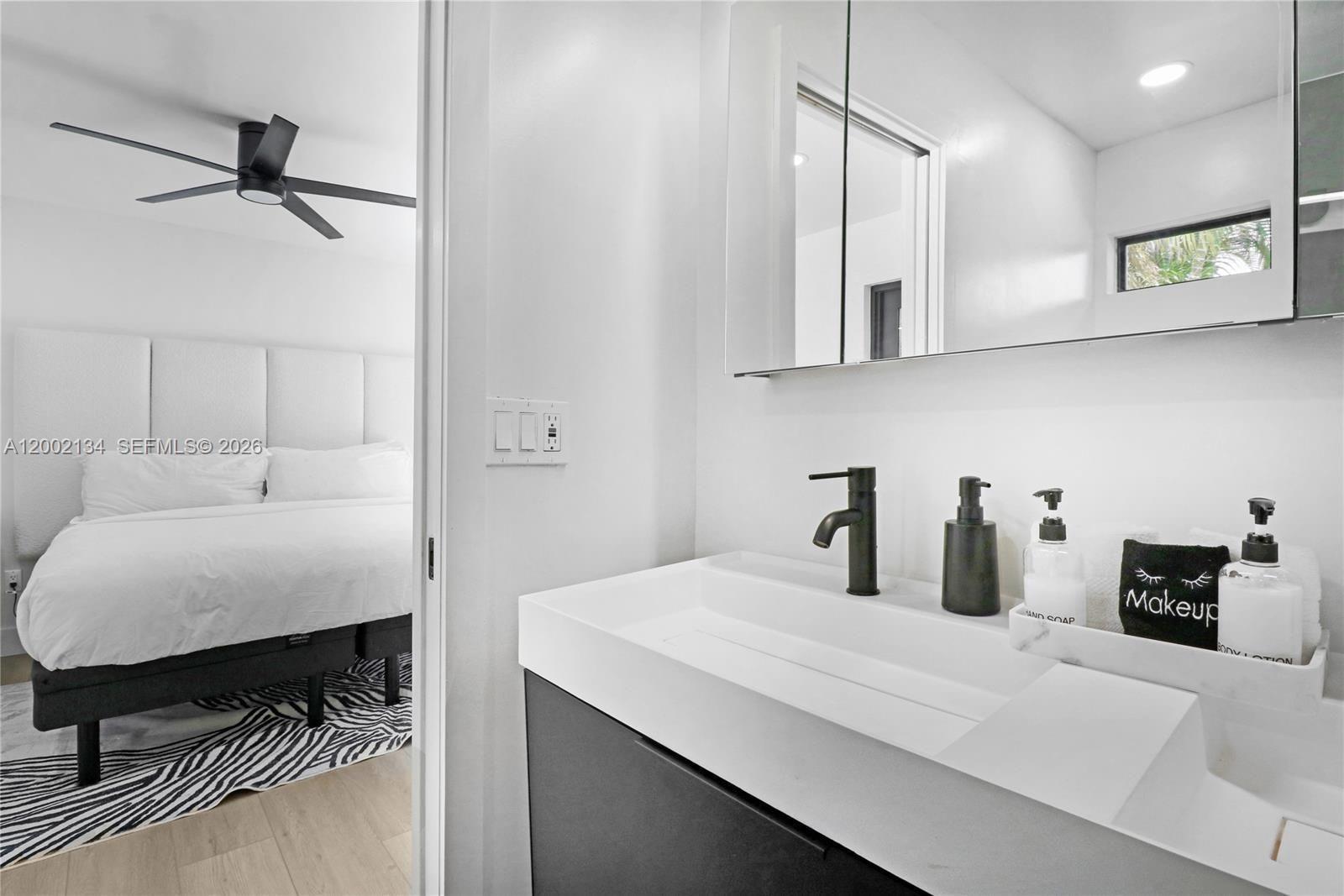 LAUDERDALE PARK 6-33 1/2 - Residential Lease