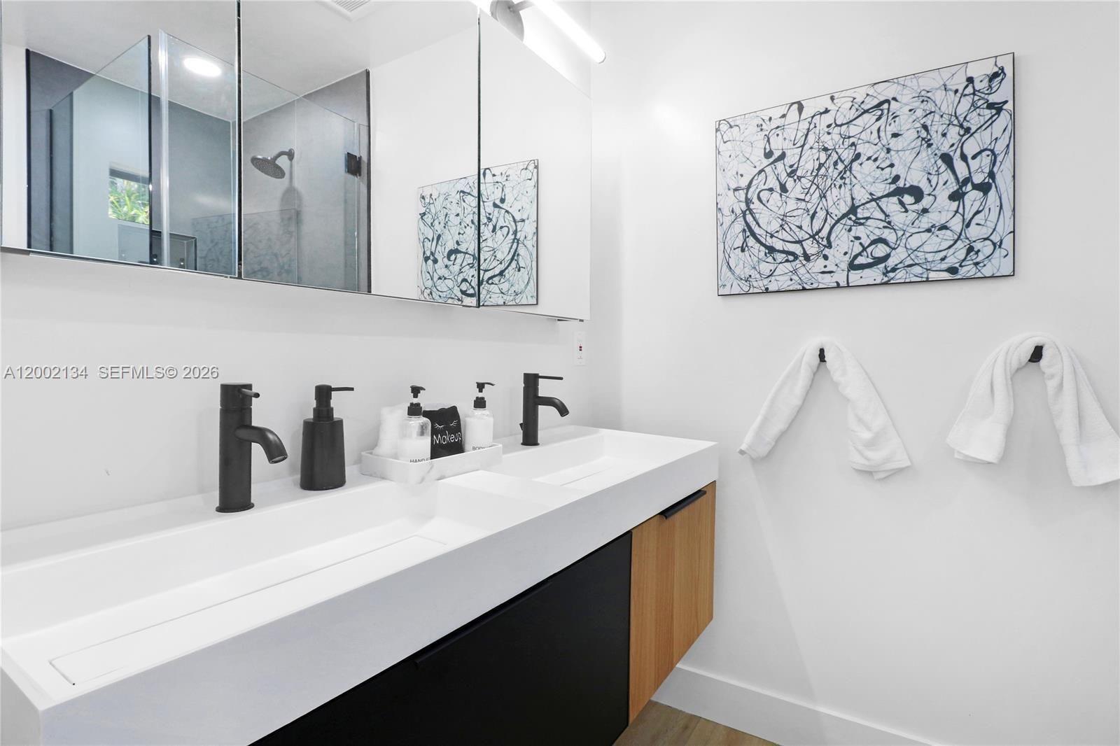 LAUDERDALE PARK 6-33 1/2 - Residential Lease