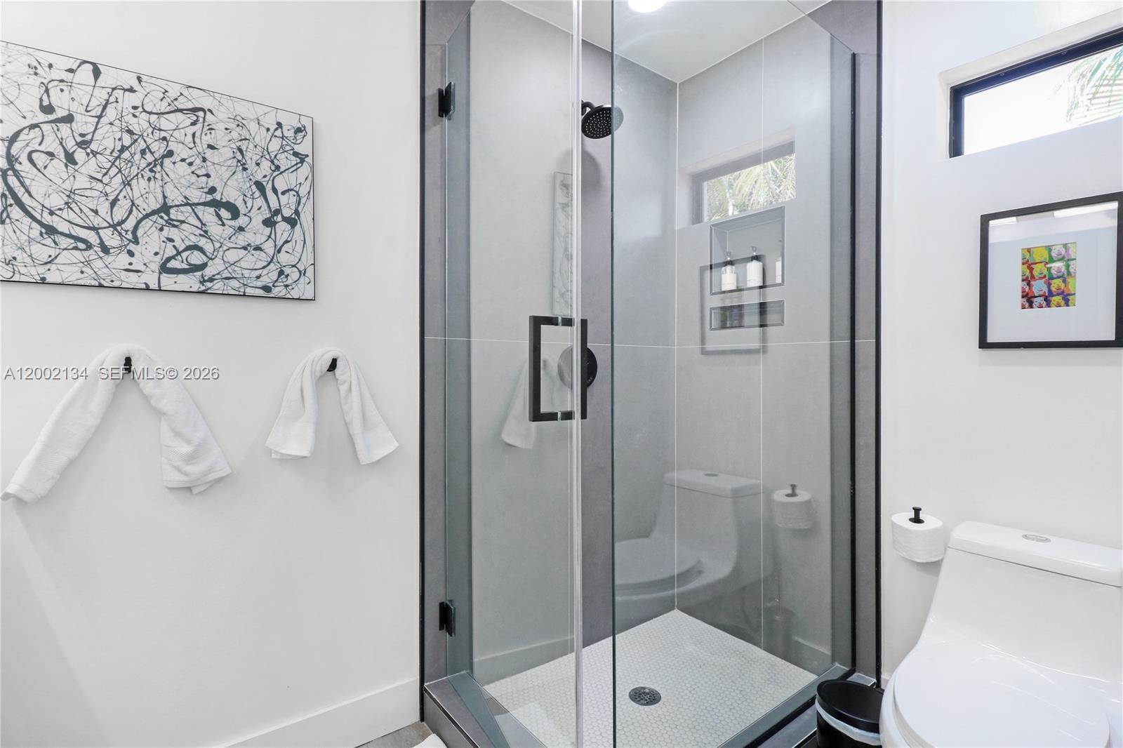 LAUDERDALE PARK 6-33 1/2 - Residential Lease