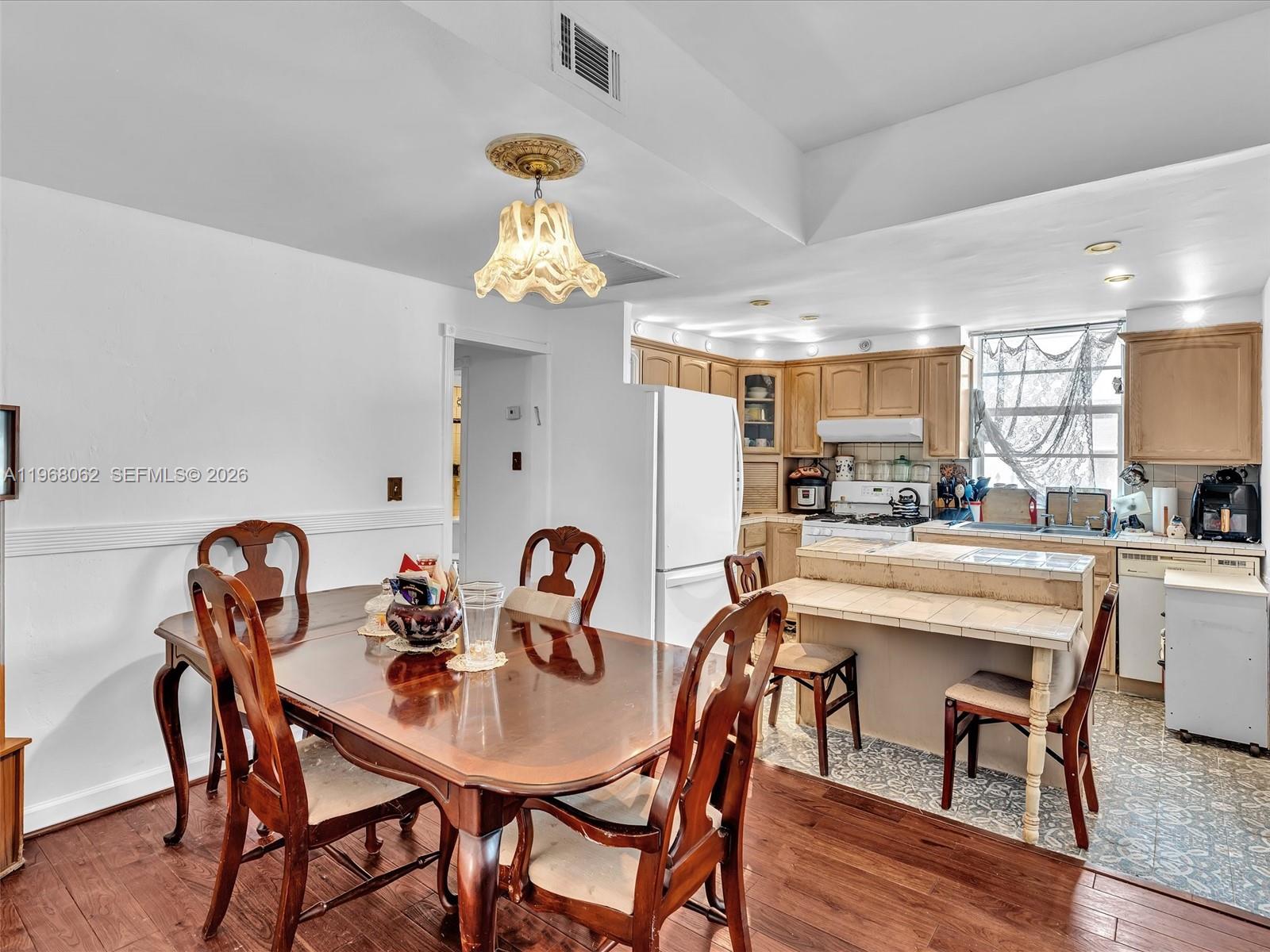 BAYLIS CONDO - Residential