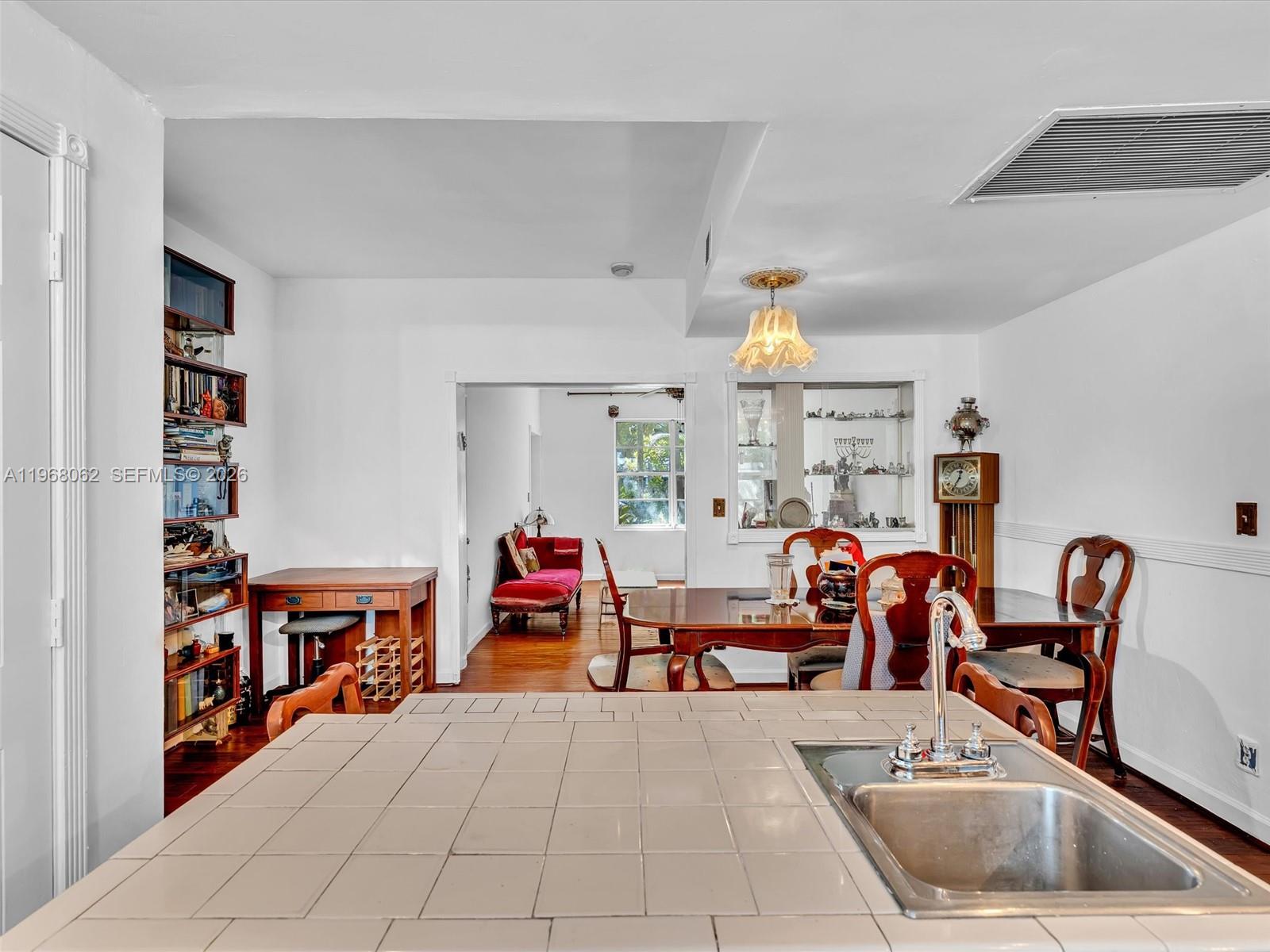 BAYLIS CONDO - Residential