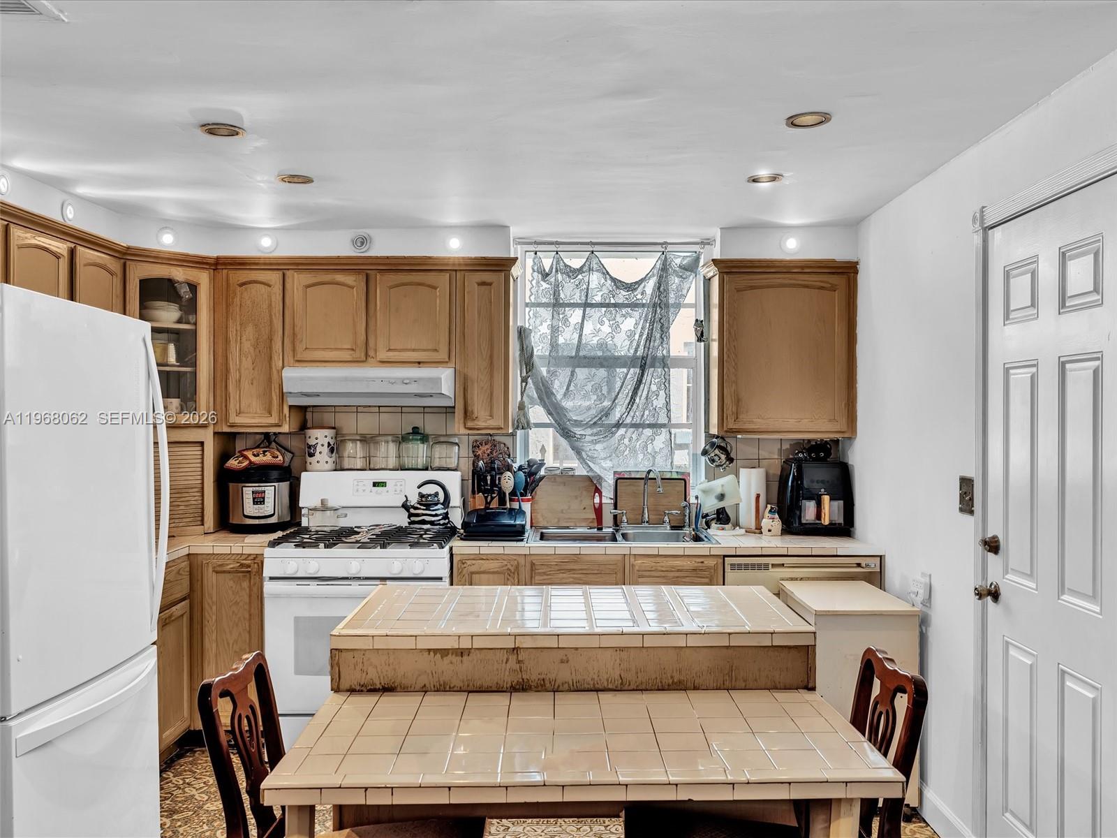 BAYLIS CONDO - Residential