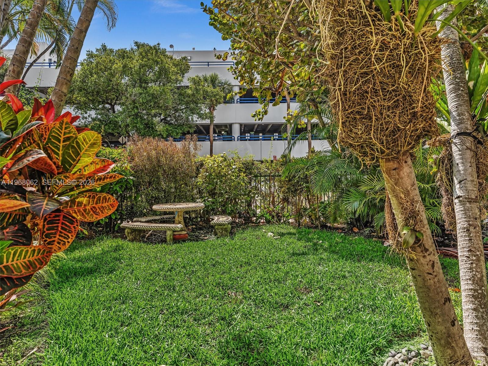 BAYLIS CONDO - Residential