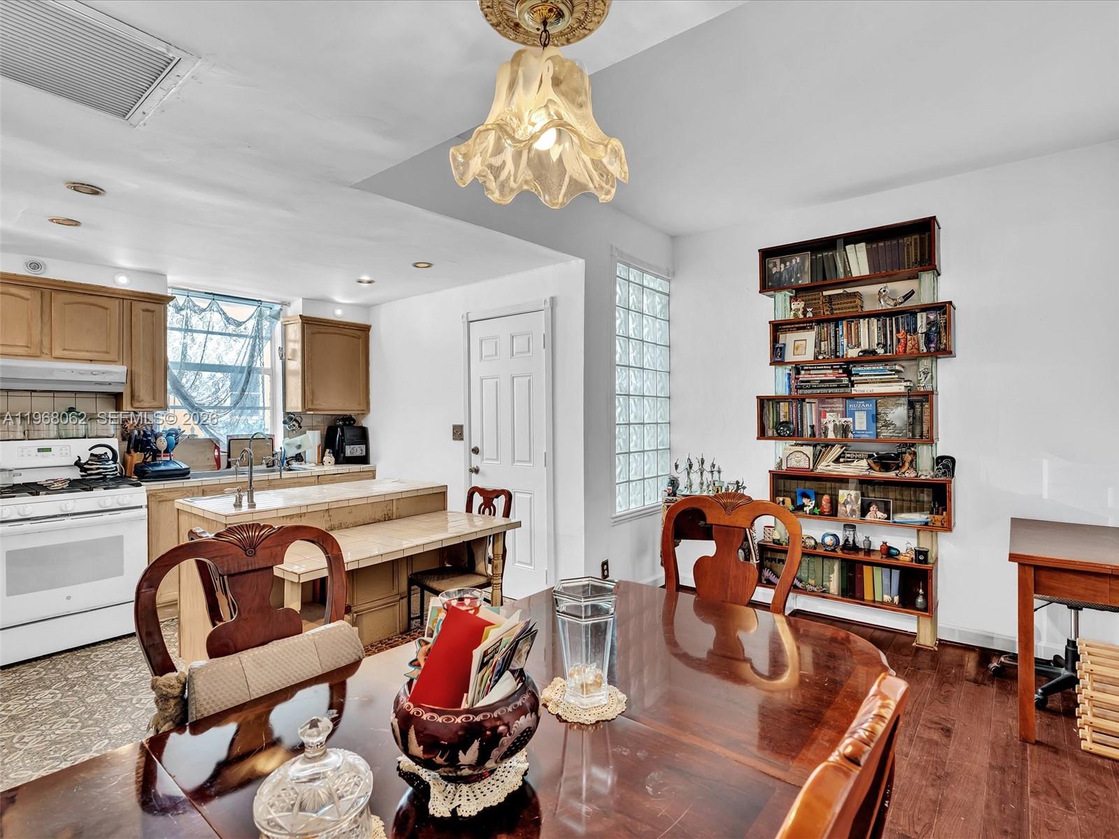 BAYLIS CONDO - Residential