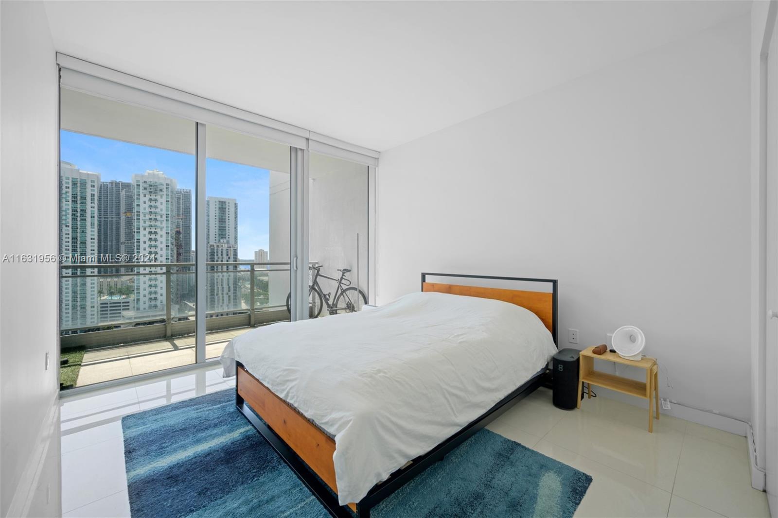 MINT CONDO - Residential