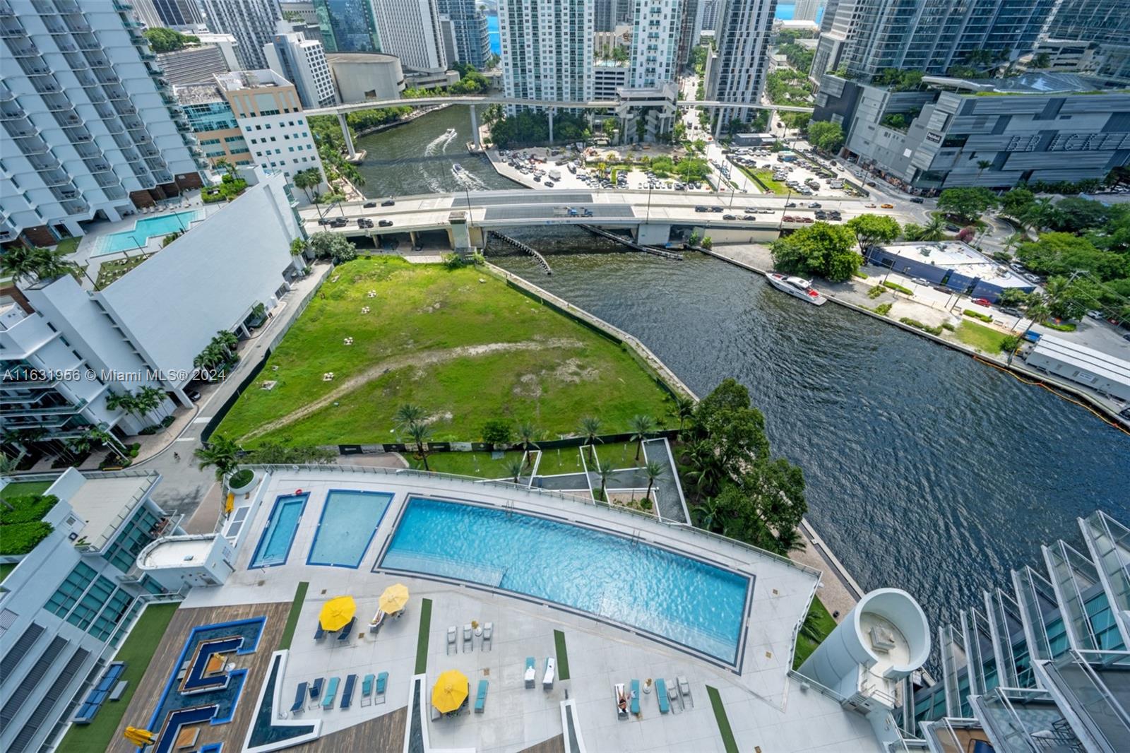 MINT CONDO - Residential