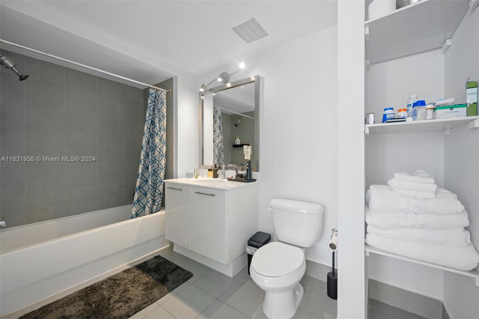 MINT CONDO - Residential