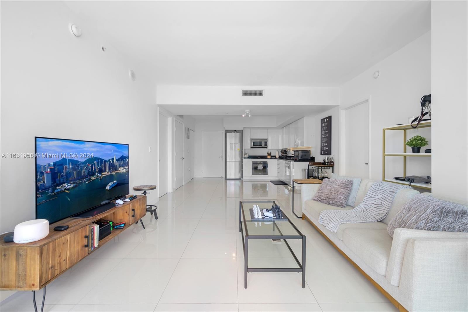 MINT CONDO - Residential